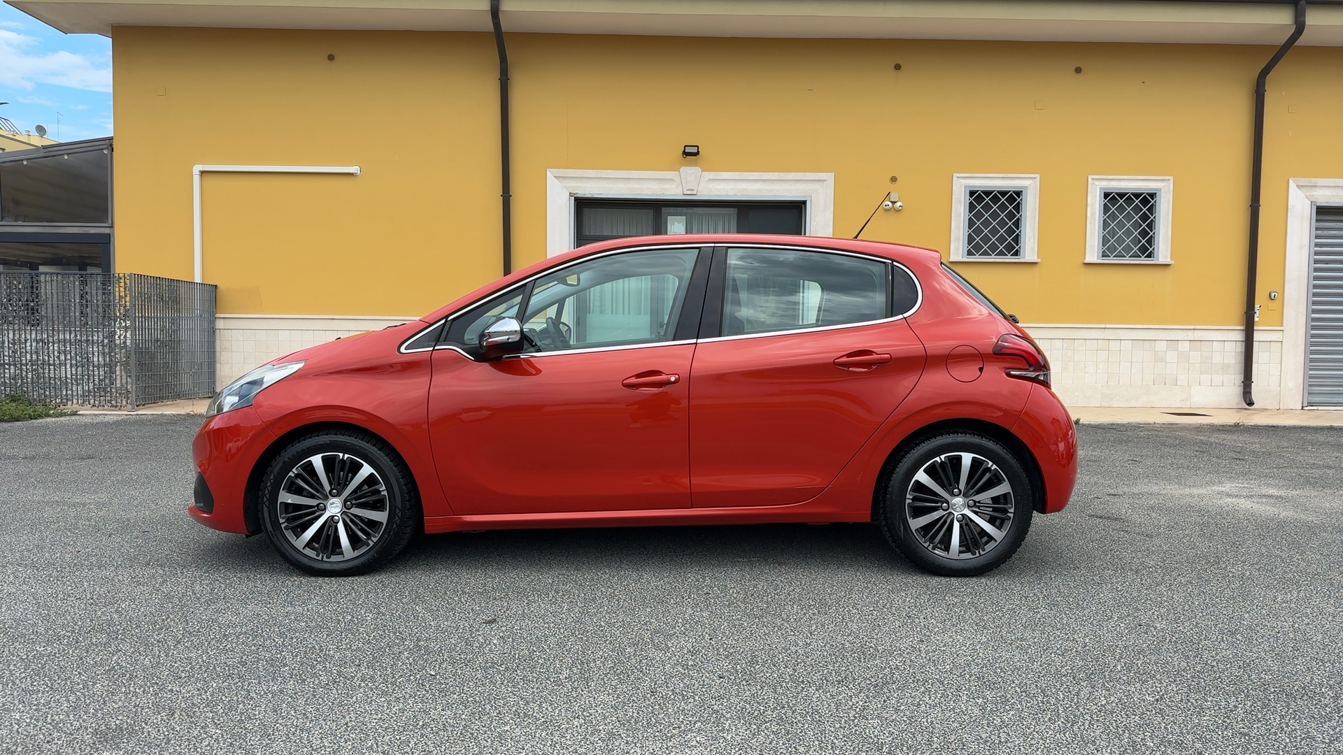 Miniatura 1 Peugeot 208 1° serie