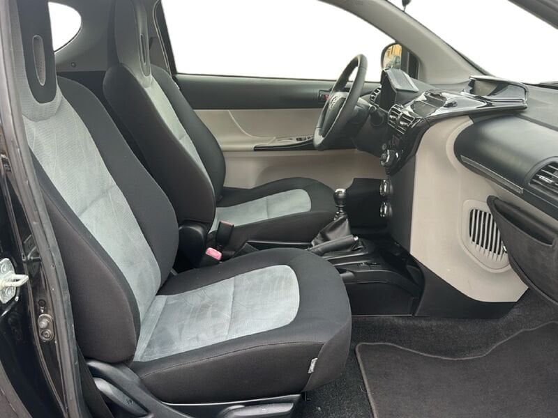 Miniatura 10 Toyota iQ