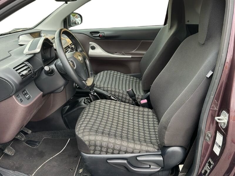 Miniatura 9 Toyota iQ