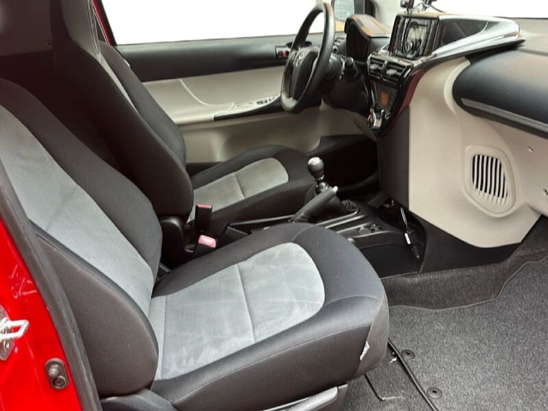 Miniatura 10 Toyota iQ